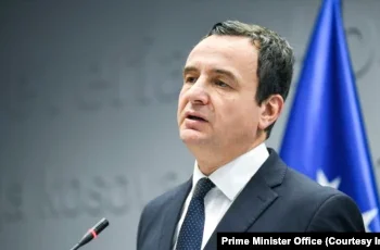 Kurti për barrikadat: Vet i vunë, vet i hoqën ato