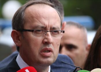 Hoti akuzon mazhorancën për tri seancat e sotme të kuvendit: Kjo është tallje