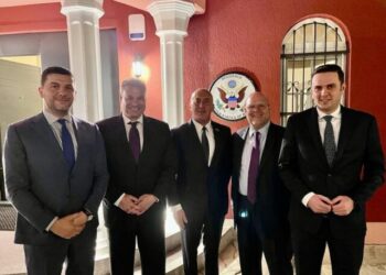 Eskobar sot pritet ti takojë liderët e partive politike