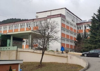 Rasti i foshnjës në Pejë, drejtori i shkarkuar akuzon për ndërhyrje politike