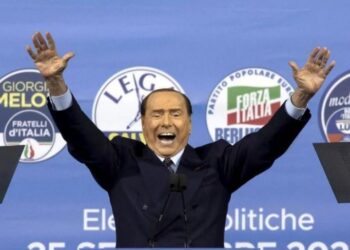Berlusconi u premtoi lojtarëve një autobus me vajza, Monza e përmbushi kushtin