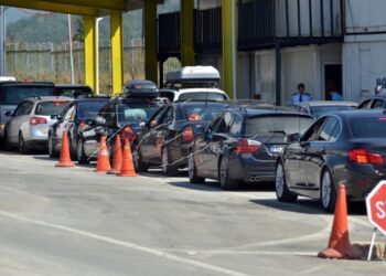 Sërish kolona në pikëkalimet kufitare në Merdar, te Dheu i Bardhë dhe në Mutivodë