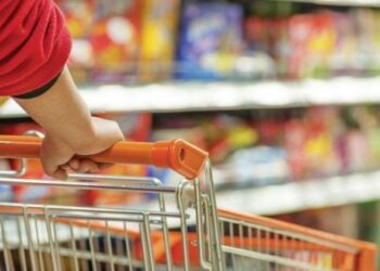 Kosovarët harxhuan më pak, rritet në 20% numri i familjeve që nuk festojnë për arsye ekonomike