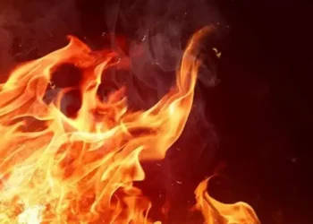 Digjet ballkoni i një banese në Fushë Kosovë, shkak fishekzjarret