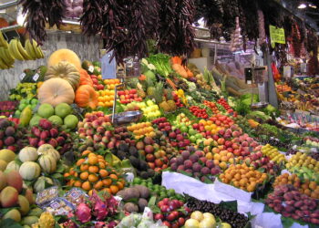 Analistët: Çmimet e larta mbesin ende në tregjet vendore e ndërkombëtare