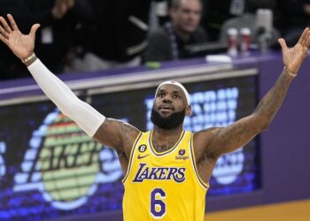 “Mbreti” James në histori të NBA-së, shënuesi më i mirë i të gjitha kohërave