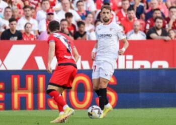 Sevilla huazon Januzajn në Turqi