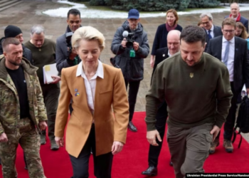 Delegacioni i nivelit të lartë të BE-së arrin në Kiev për Samitin e përbashkët