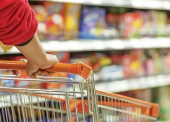 Fillon rënia e çmimeve të disa artikujve bazë në Kosovë