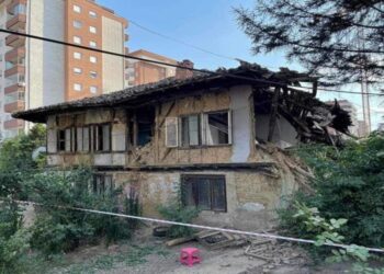 OJQ-të në Mitrovicë reagojnë për rrënimin e shtëpisë së ruajtur nga shteti