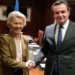 Von Der Leyen takon Kurtin në Athinë, i kërkon t’i kthehet dialogut dhe t’i zbatojë marrëveshjet me Serbinë