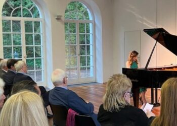 Pianistja Lule Elezi performon në Ditën kombëtare të Gjermanisë