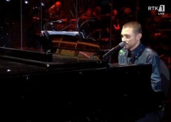 Shpat Deda sjellë në skenë ‘Këngën e Bilbilit’ të Jusuf Gërvallës