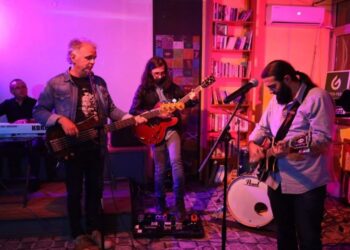 ‘7 Arte’ rikthen rokun në Mitrovicë, bendet e vjetra në skenë