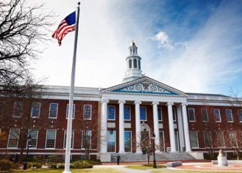 Gjykata rrëzon shkurtimet e fondeve të administratës Trump për Harvardin