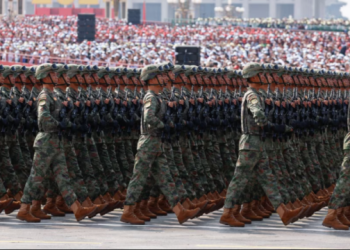 Kina thotë se bota është në “udhëkryq mes paqes dhe luftës”